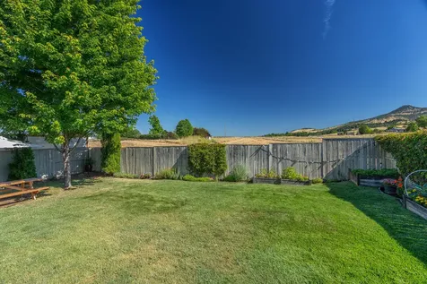 3789 Sherwood Park Drive Medford OR 97504