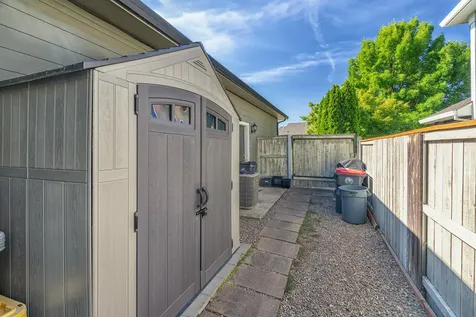 3789 Sherwood Park Drive Medford OR 97504
