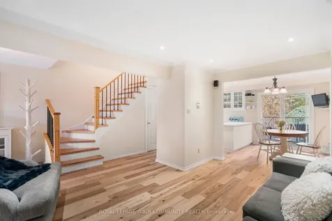 106 Seaton Drive Aurora ON L4G 3X1