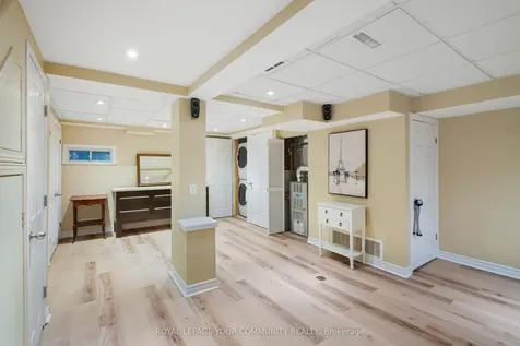 106 Seaton Drive Aurora ON L4G 3X1