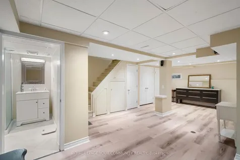 106 Seaton Drive Aurora ON L4G 3X1