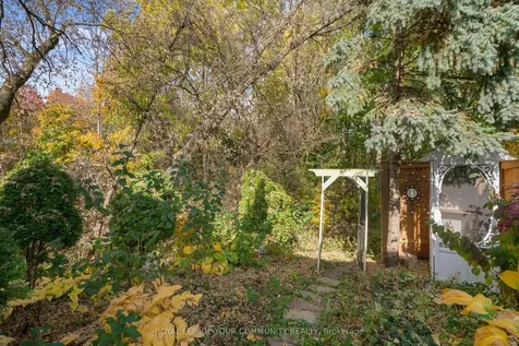 106 Seaton Drive Aurora ON L4G 3X1