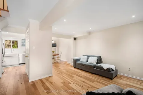 106 Seaton Drive Aurora ON L4G 3X1