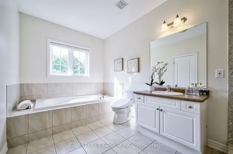 68 Homer Crescent Aurora ON L4G 1A6