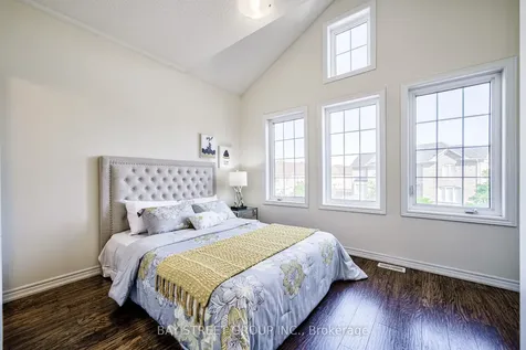 68 Homer Crescent Aurora ON L4G 1A6