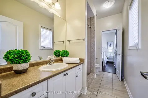 68 Homer Crescent Aurora ON L4G 1A6