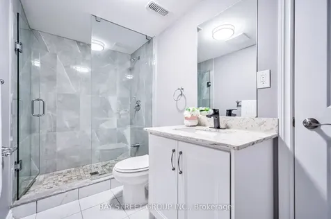 68 Homer Crescent Aurora ON L4G 1A6