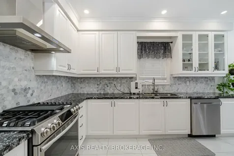 17 Grinnel Road East Gwillimbury ON L9N 0X5