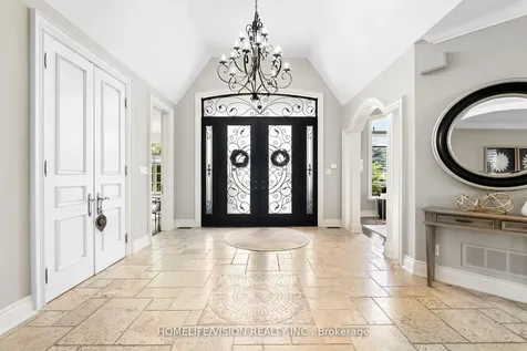 29 Grandview Crescent Bradford West Gwillimbury ON L3Z 2A5