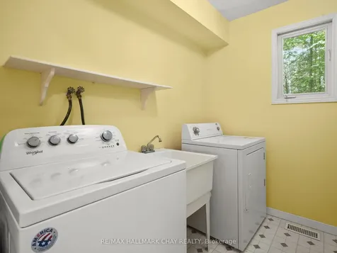 2 Trillium Trail Adjala-tosorontio ON L0M 1J0