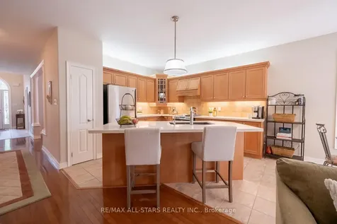 79 Gardiner Drive Bradford West Gwillimbury ON L3Z 3G2