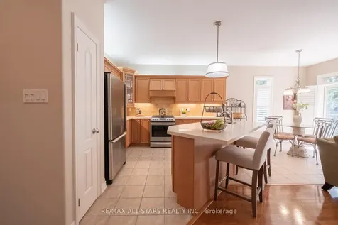 79 Gardiner Drive Bradford West Gwillimbury ON L3Z 3G2