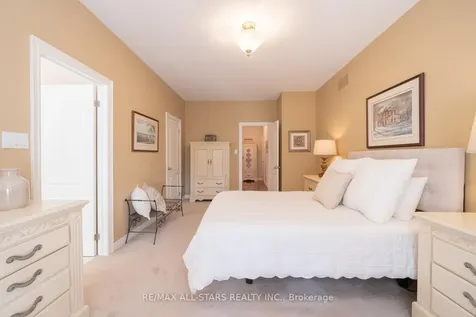 79 Gardiner Drive Bradford West Gwillimbury ON L3Z 3G2