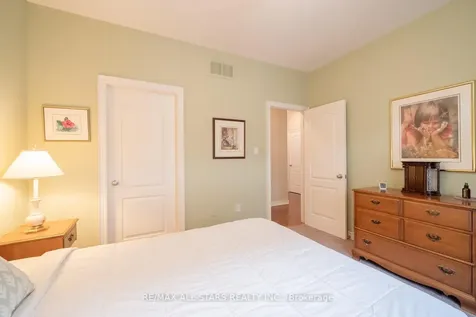 79 Gardiner Drive Bradford West Gwillimbury ON L3Z 3G2