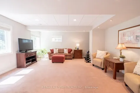 79 Gardiner Drive Bradford West Gwillimbury ON L3Z 3G2