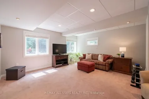 79 Gardiner Drive Bradford West Gwillimbury ON L3Z 3G2