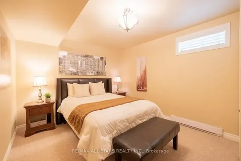 79 Gardiner Drive Bradford West Gwillimbury ON L3Z 3G2