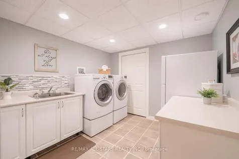 79 Gardiner Drive Bradford West Gwillimbury ON L3Z 3G2