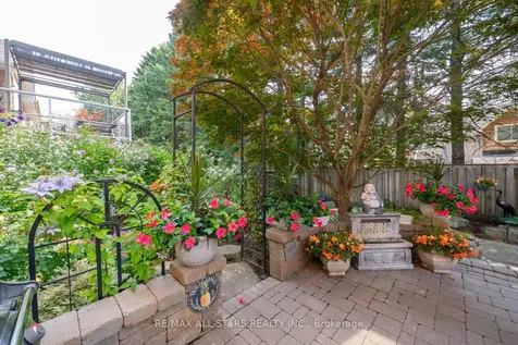 79 Gardiner Drive Bradford West Gwillimbury ON L3Z 3G2