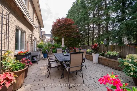 79 Gardiner Drive Bradford West Gwillimbury ON L3Z 3G2