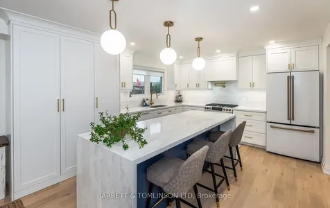 171 Walton Drive Aurora ON L4G 3P8