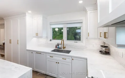 171 Walton Drive Aurora ON L4G 3P8