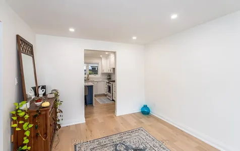 171 Walton Drive Aurora ON L4G 3P8