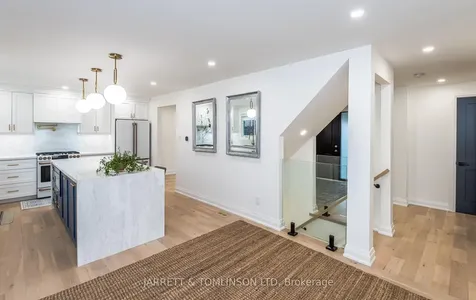 171 Walton Drive Aurora ON L4G 3P8