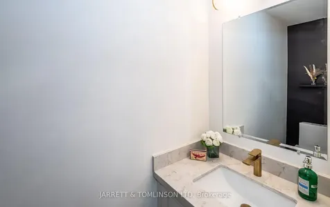 171 Walton Drive Aurora ON L4G 3P8