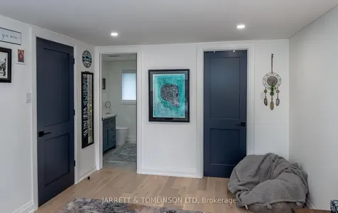 171 Walton Drive Aurora ON L4G 3P8