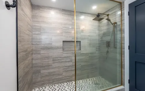 171 Walton Drive Aurora ON L4G 3P8