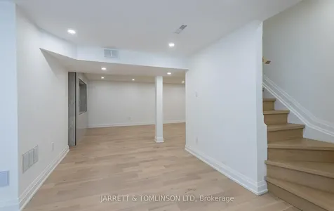 171 Walton Drive Aurora ON L4G 3P8