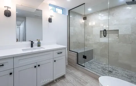 171 Walton Drive Aurora ON L4G 3P8