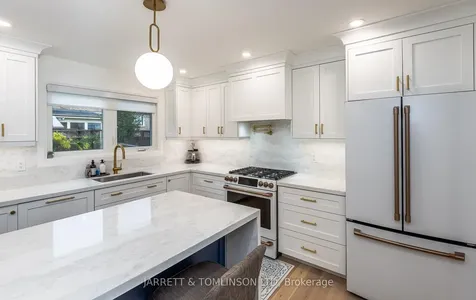 171 Walton Drive Aurora ON L4G 3P8