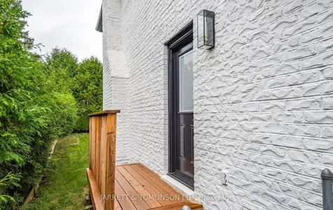 171 Walton Drive Aurora ON L4G 3P8