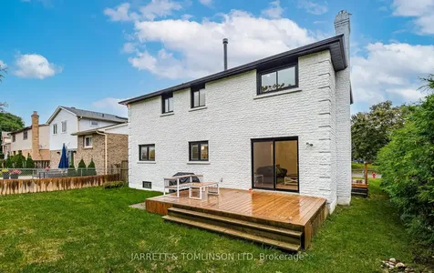 171 Walton Drive Aurora ON L4G 3P8