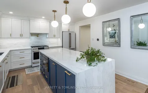 171 Walton Drive Aurora ON L4G 3P8