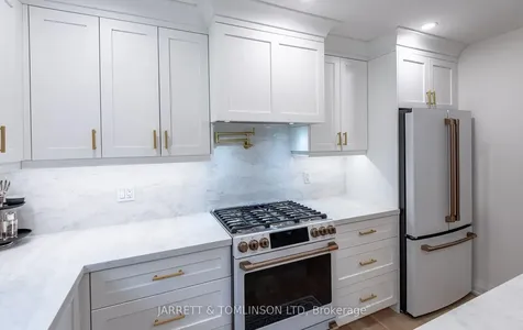 171 Walton Drive Aurora ON L4G 3P8