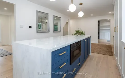 171 Walton Drive Aurora ON L4G 3P8