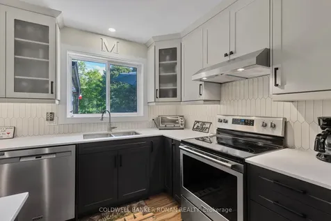 15 Burbank Circle Adjala-tosorontio ON L0M 1J0