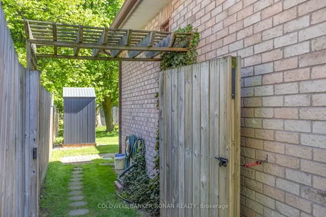 15 Burbank Circle Adjala-tosorontio ON L0M 1J0