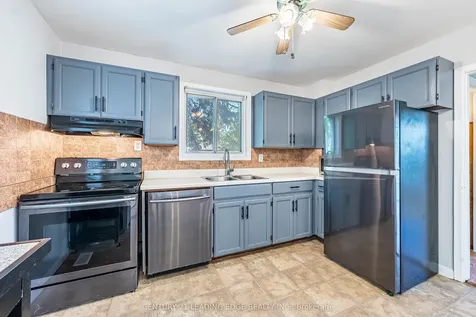 2 Lee Gate Aurora ON L4G 2J7