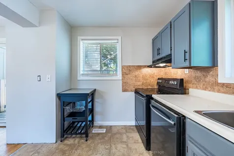 2 Lee Gate Aurora ON L4G 2J7