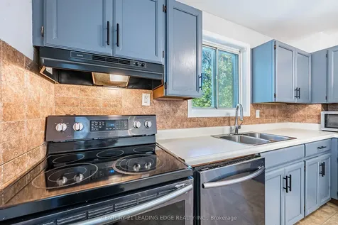 2 Lee Gate Aurora ON L4G 2J7