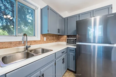 2 Lee Gate Aurora ON L4G 2J7