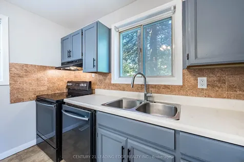 2 Lee Gate Aurora ON L4G 2J7