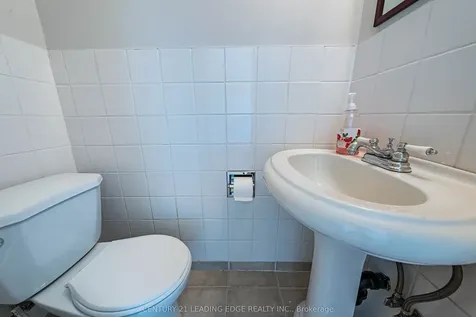 2 Lee Gate Aurora ON L4G 2J7