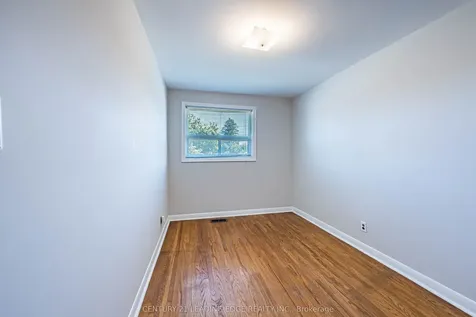 2 Lee Gate Aurora ON L4G 2J7