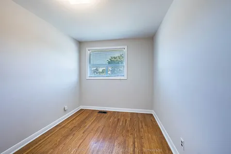 2 Lee Gate Aurora ON L4G 2J7