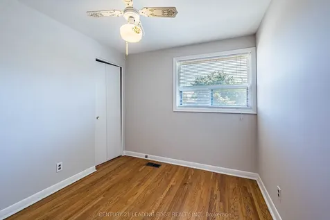 2 Lee Gate Aurora ON L4G 2J7